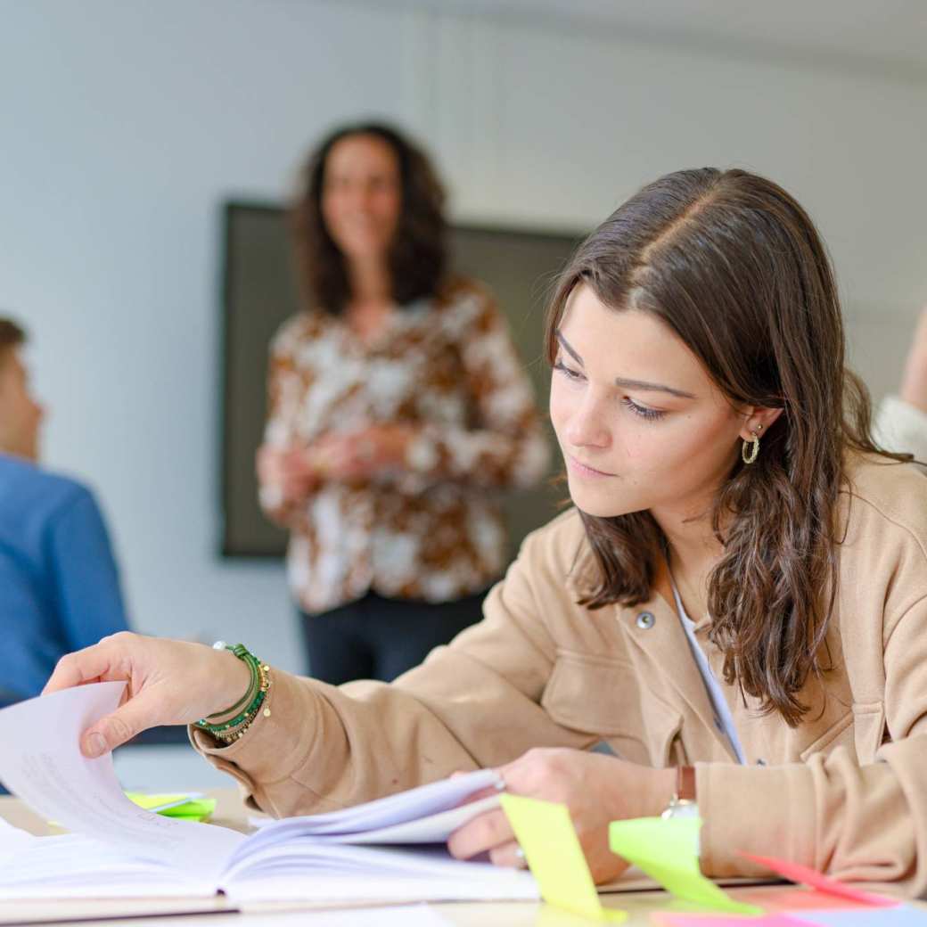 Toegepaste Psychologie, klassetting, student aan het werk, 2795