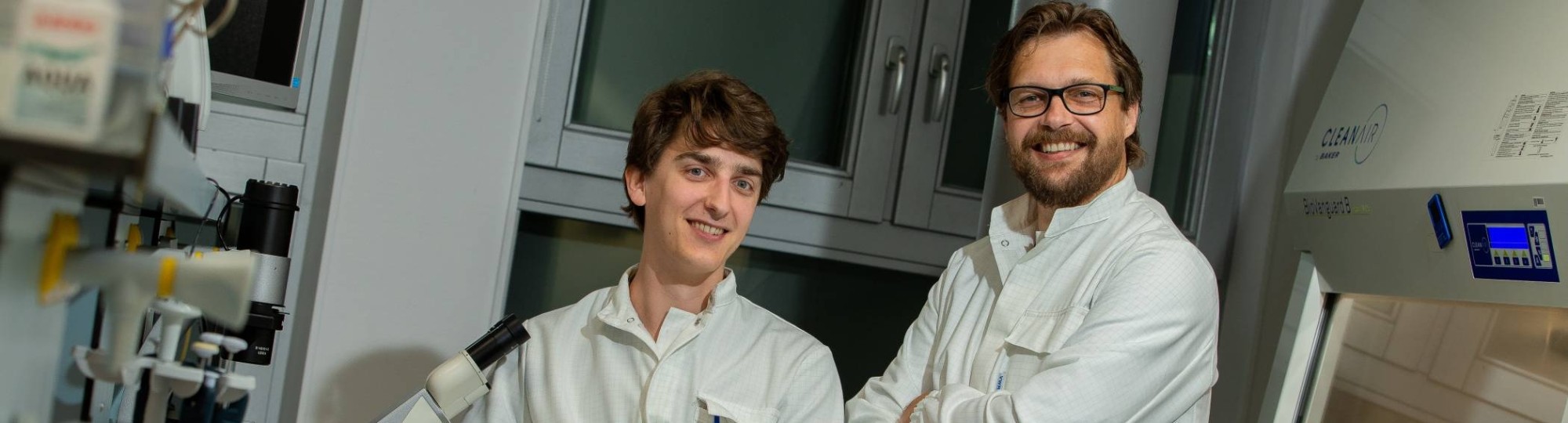 Bart Smeets en David van de Klashorst werken in HAN BioCentre aan het kweken van mini-niertjes om ziektes in de nieren mee te kunnen onderzoeken.
