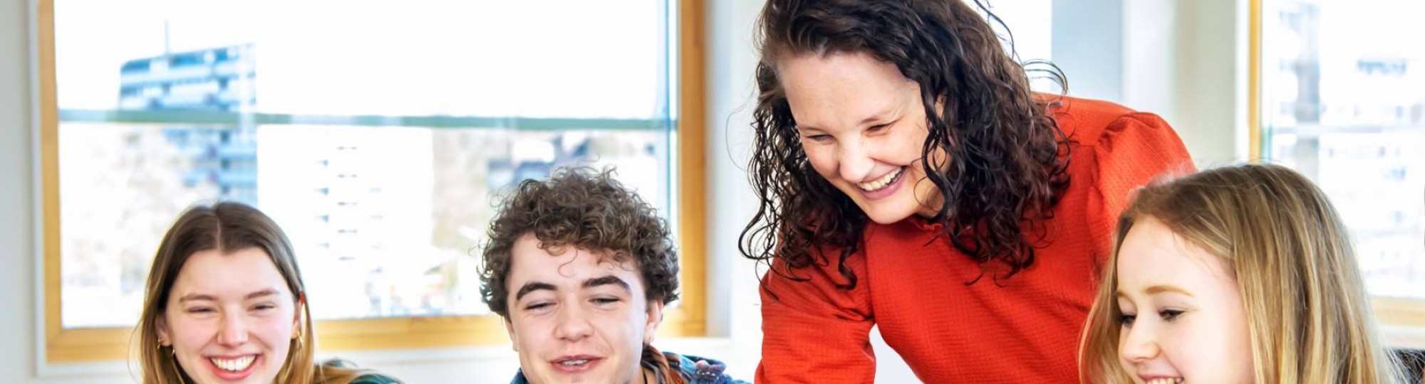 Leercoach en docent Sanne geeft onderwijs logopedie