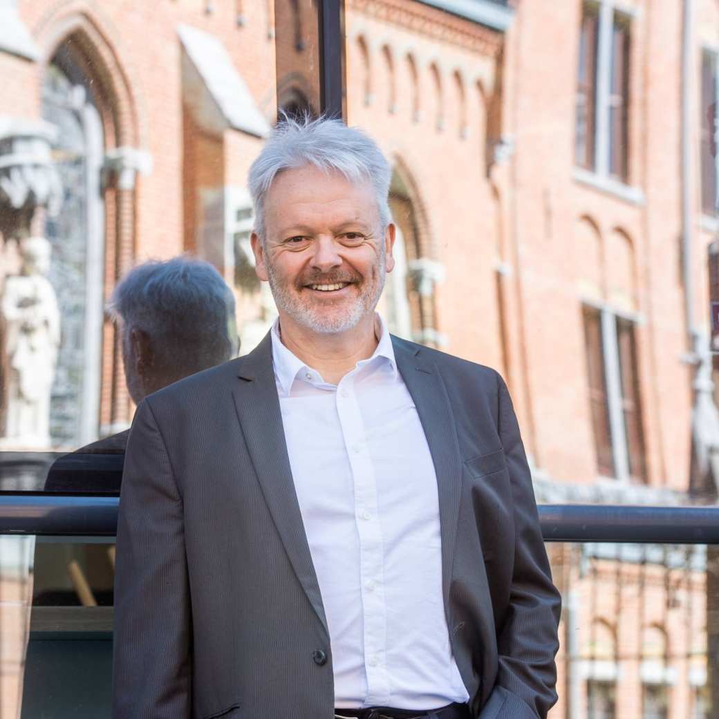 Geert Kelchtermans (KU Leuven) spreekt tijdens de Educatie Pitstop