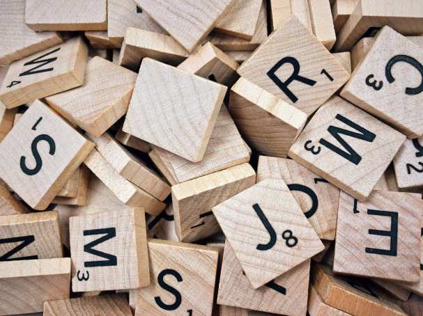 studiecluster, cluster lerarenopleidingen, taal en communicatie, scrabble blokjes met letters, 2021