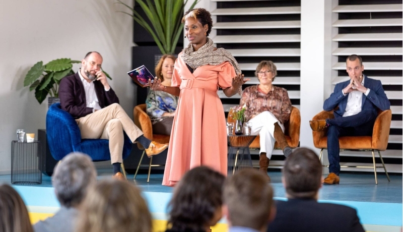 Opening van HAN Unexpected slim schoon sociaal op 25 mei 2022. Talkshow met Miljouska Meulens, Rob Verhofstad, Lisbeth Verharen, Christien Lokman en Maarten van Gils