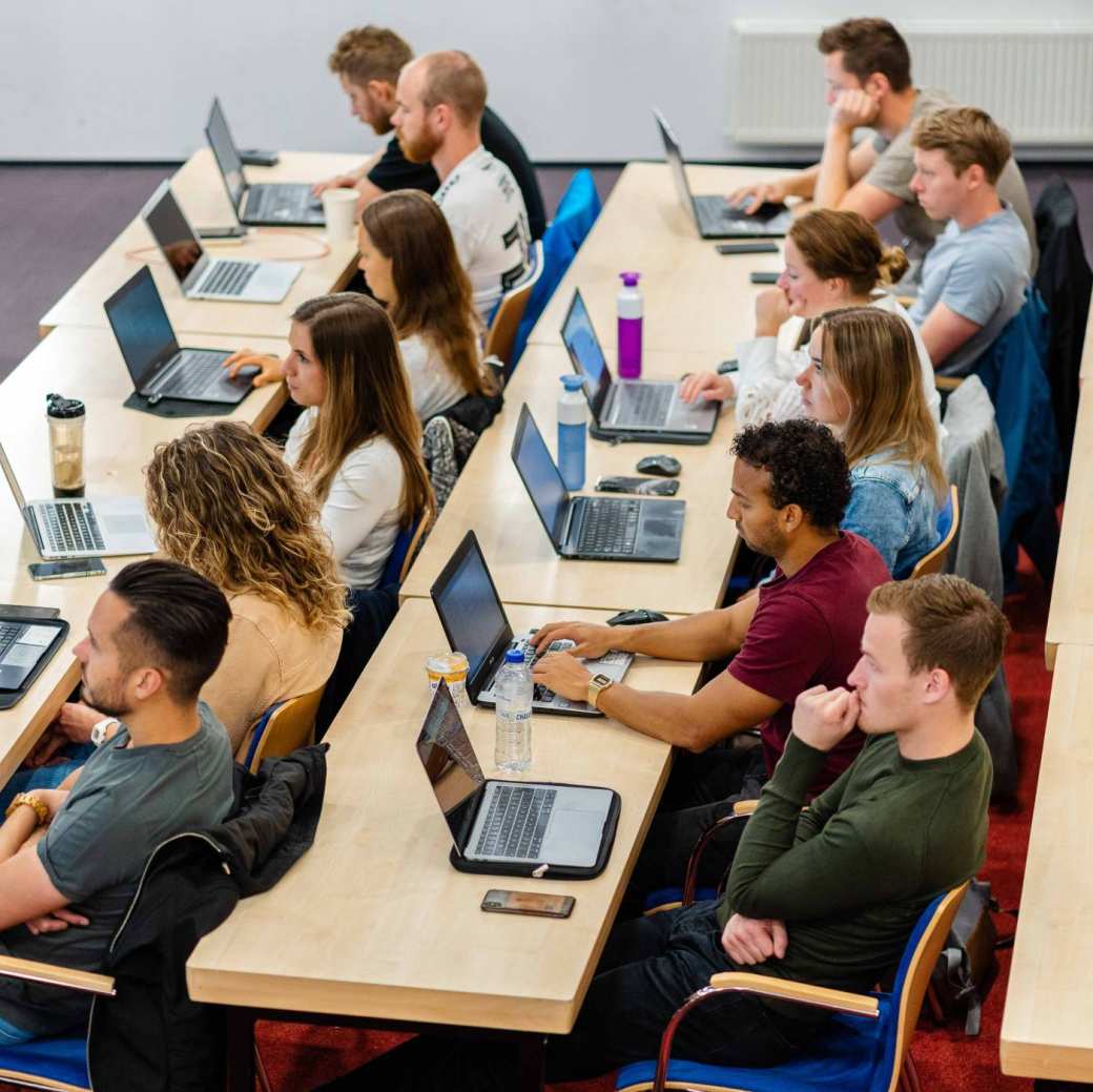 Deeltijdstudenten tijdens een hoorcollege op de HAN.
