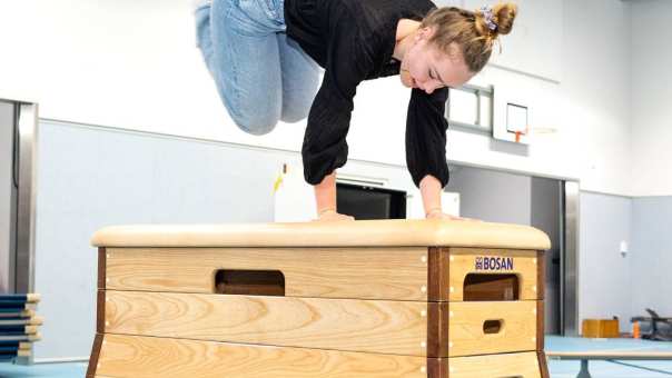 Student PMT springt over de bok