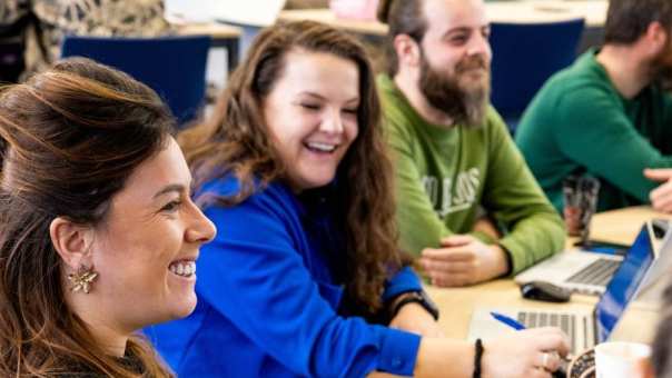 AMM LLO studenten hebben lol tijdens de les