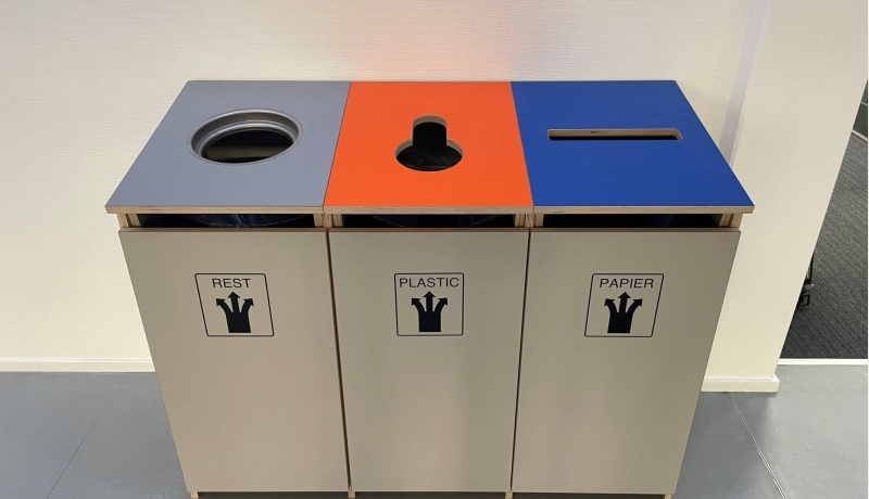 Afvalscheidingsunits: in plaats van kleine prullenbakken in de lokalen nu centrale inzameling