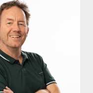 Portret van Maurice Custers, procescoördinator bij de Academie Financieel Management en Recht.