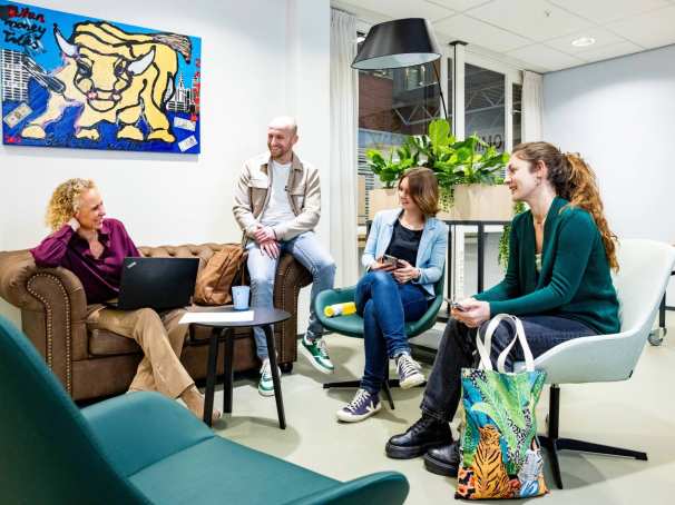 Studenten van de master Duurzaamheidstransities in overleg