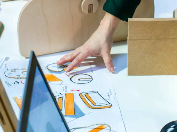 industrieel product ontwerpen schets en model