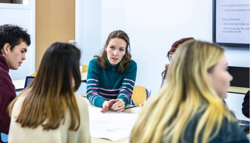 International Social Work, docent, college, uitleg