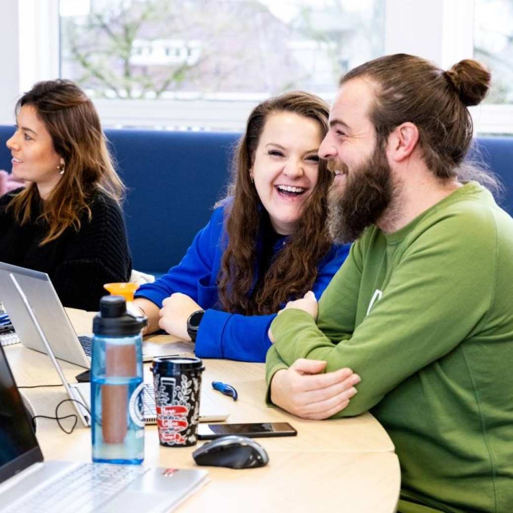 AMM LLO Dennis en Anne lachen tijdens les