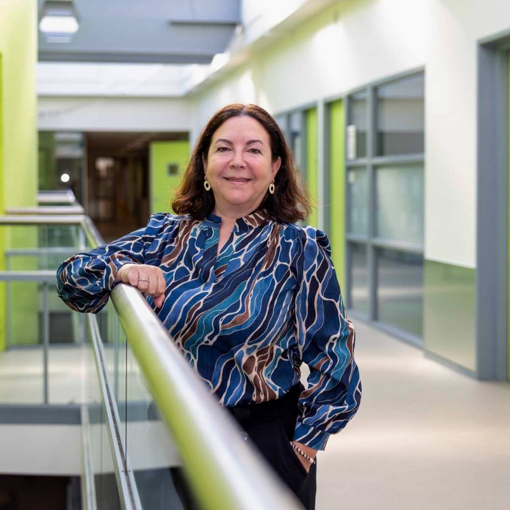 Profielfoto van associate-lector Sarah Detaille op de HAN-campus in Nijmegen