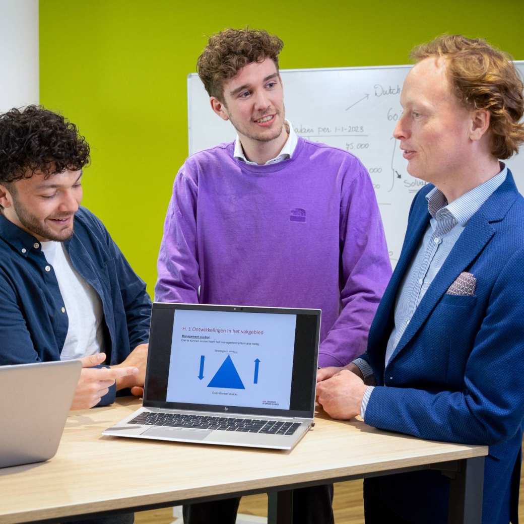 Accountancy, studentoverleg financieel docent studenten