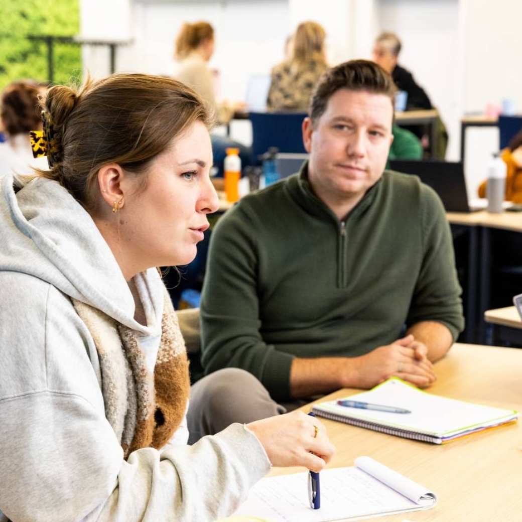 AMM LLO studente Lot licht iets toe aan medestudenten