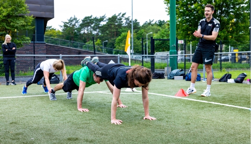 studenten alo deeltijd op sportveld Papendal
