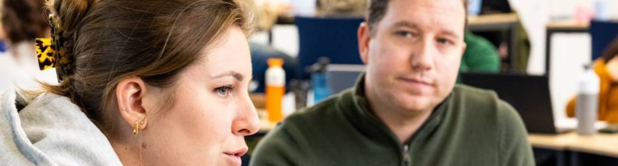 AMM LLO studente Lot licht iets toe aan medestudenten