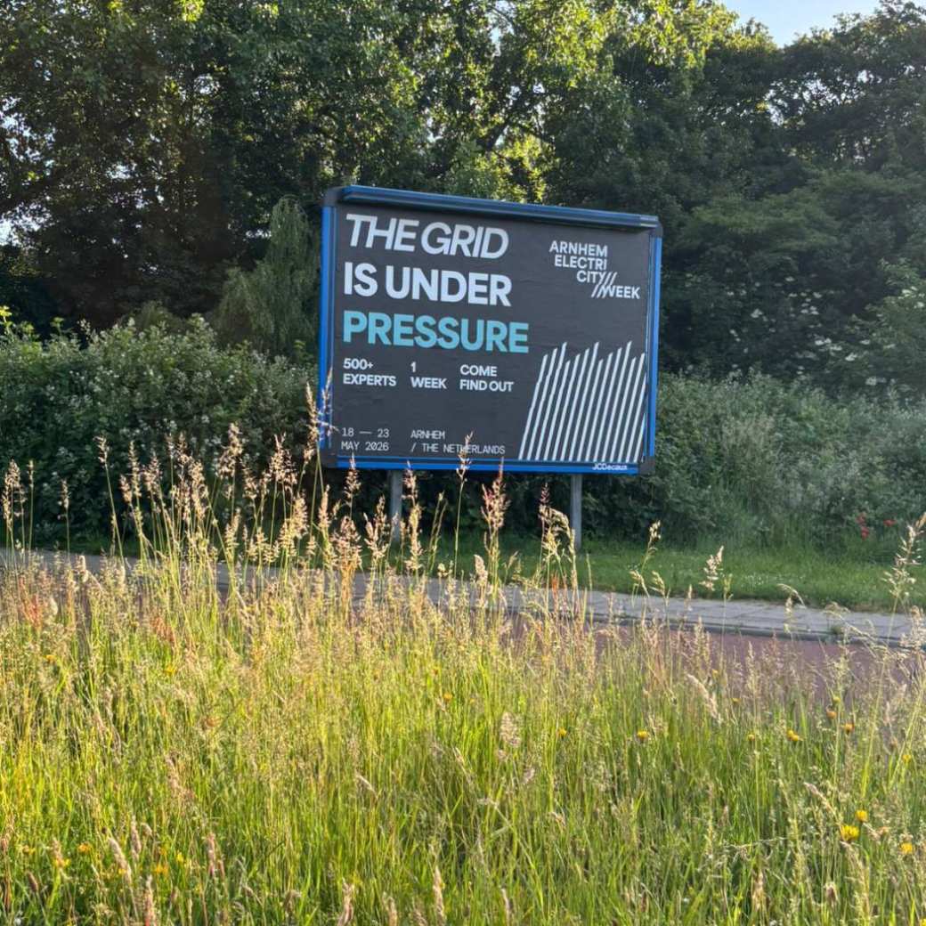 Bord in de stad tijdens AEW mei 2026 - The grid is under pressure