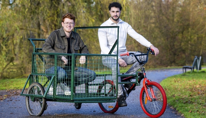 Bas en Ilias studeren Industrieel Product Ontwerpen en hebben een innovatieve afvalverzamelbakfiets ontworpen