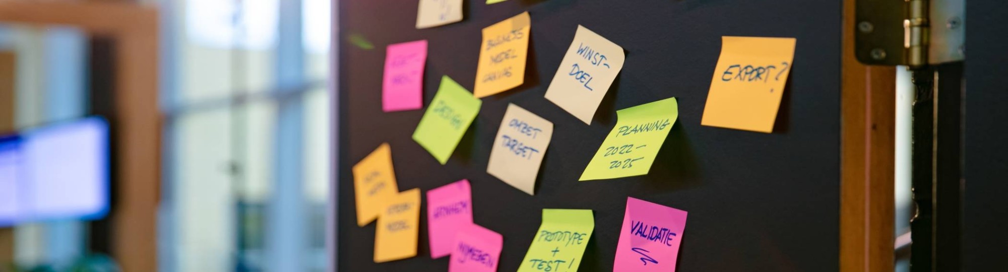 postits deur. Centre for creativity. Centrum voor ondernemerschap