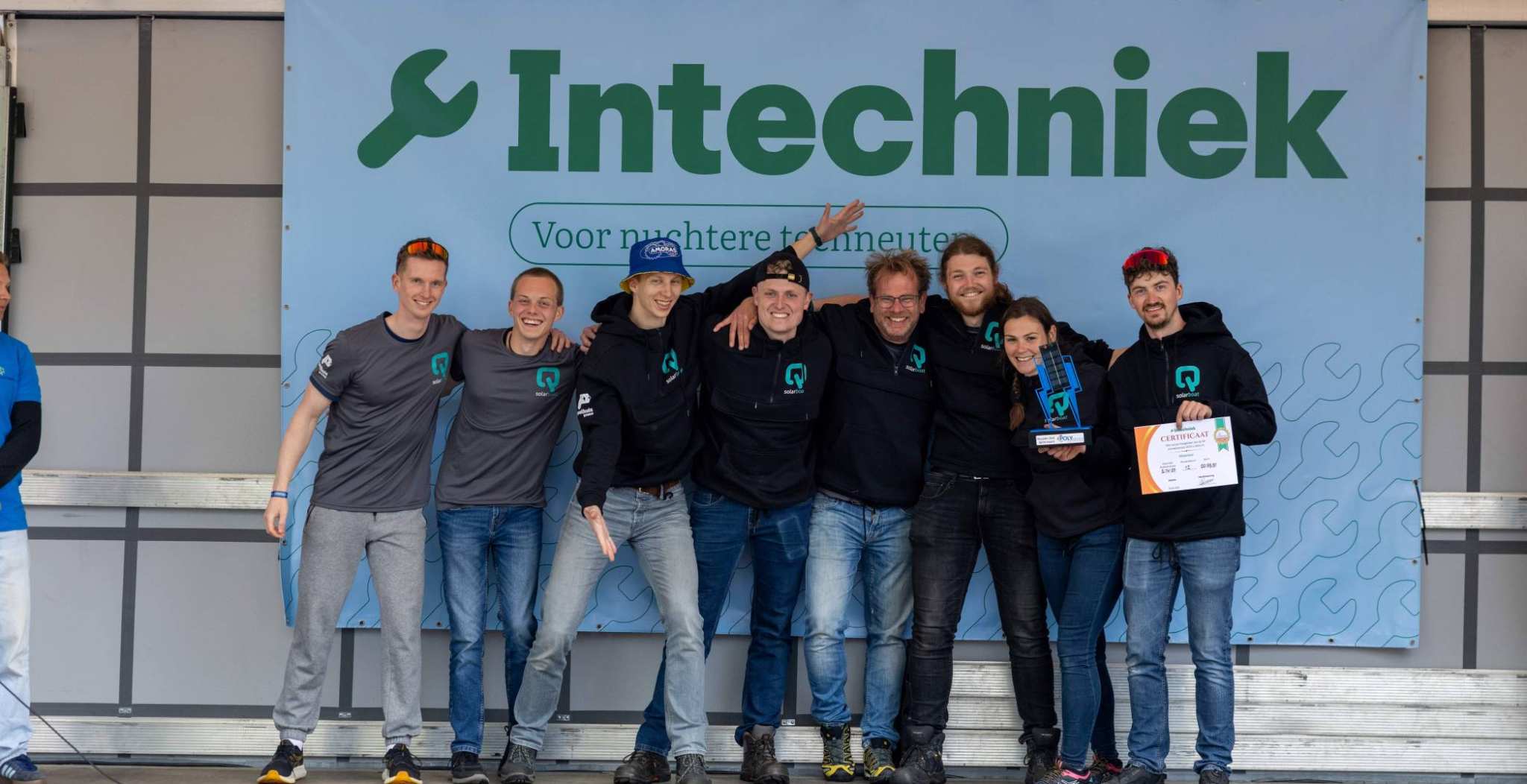 Team QSolarboat op het podium bij NK Zonnebootrace