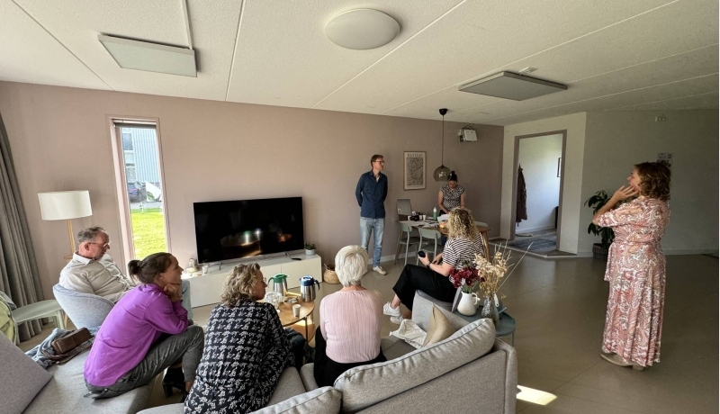 Bezoekers in de Empathische woning