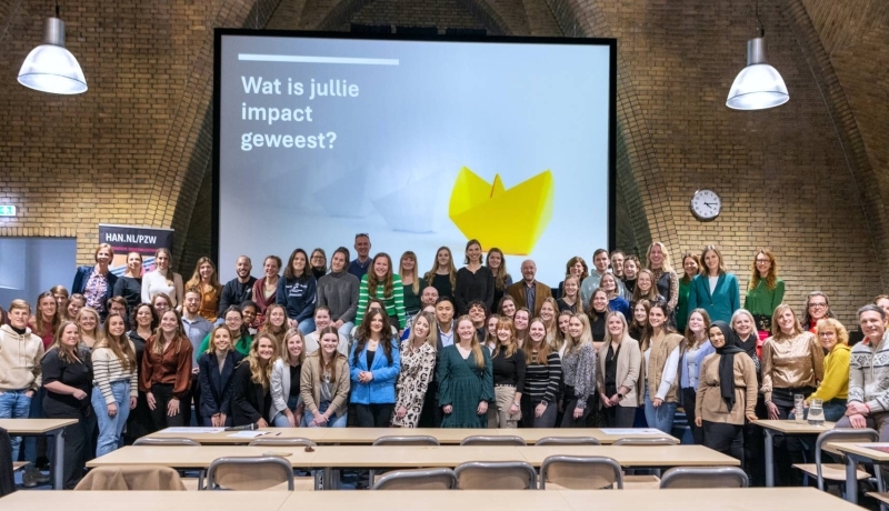 De hele groep PZW'ers van de eerste lichting.