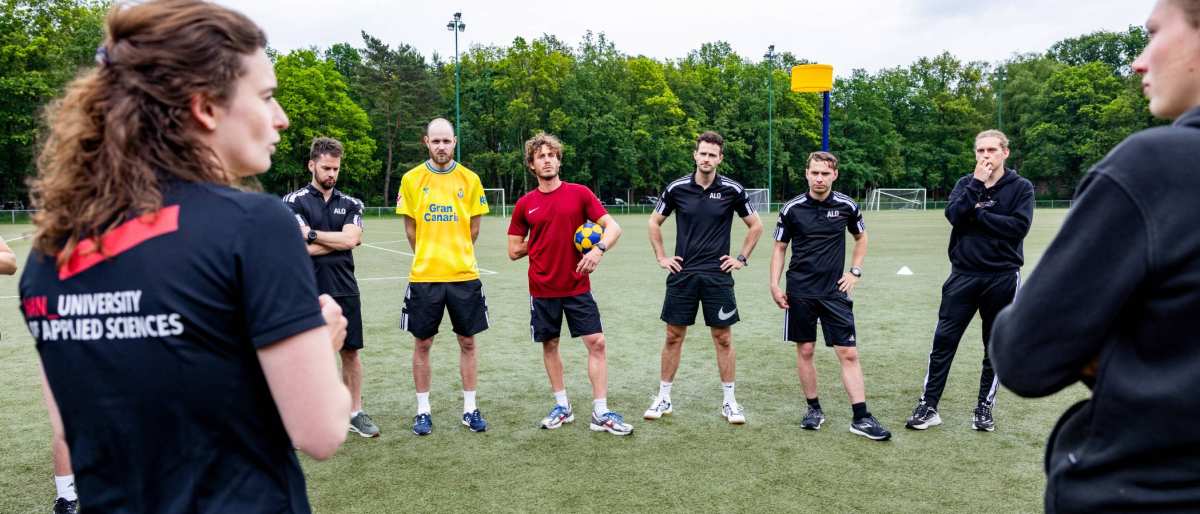 studenten alo deeltijd op sportveld Papendal