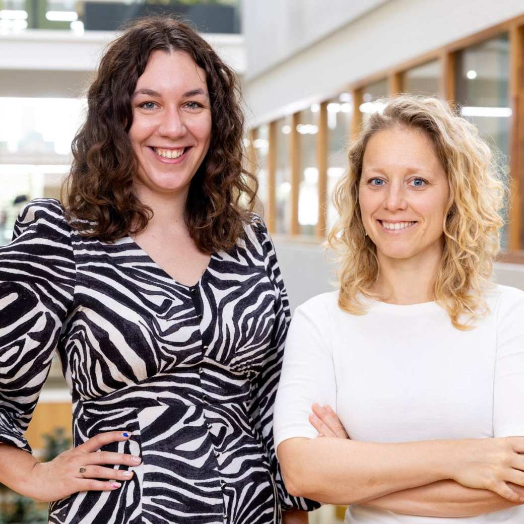 Brains on the Beach - Carmen Quint (L) en Daphne Hachmang (R)
