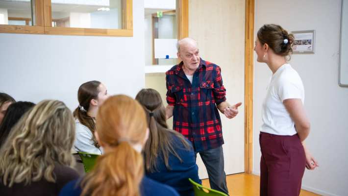 Workshop movisie en han tijdens week tegen armoede over beperkte basisvaardigheden