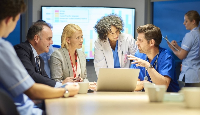 Verpleegkundigen, onderzoekers, docenten, studenten en beleidsmakers werken samen aan toekomstbestendige verpleegkundige zorg.