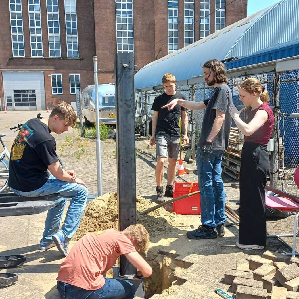 Testen van fundering met Daan, Timo, Gert-Jan, Jeroen en Manon