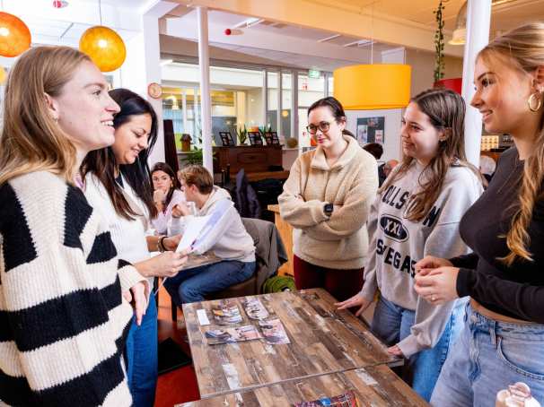 Labs en Werkplaats wijk Lindenholt-studenten-professionals en burgers aan het werk