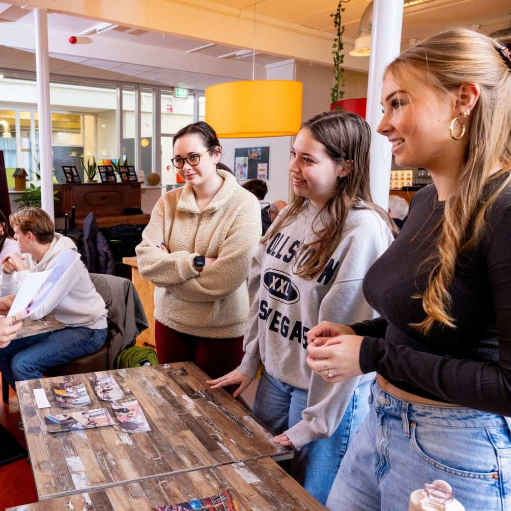 Labs en Werkplaats wijk Lindenholt-studenten-professionals en burgers aan het werk