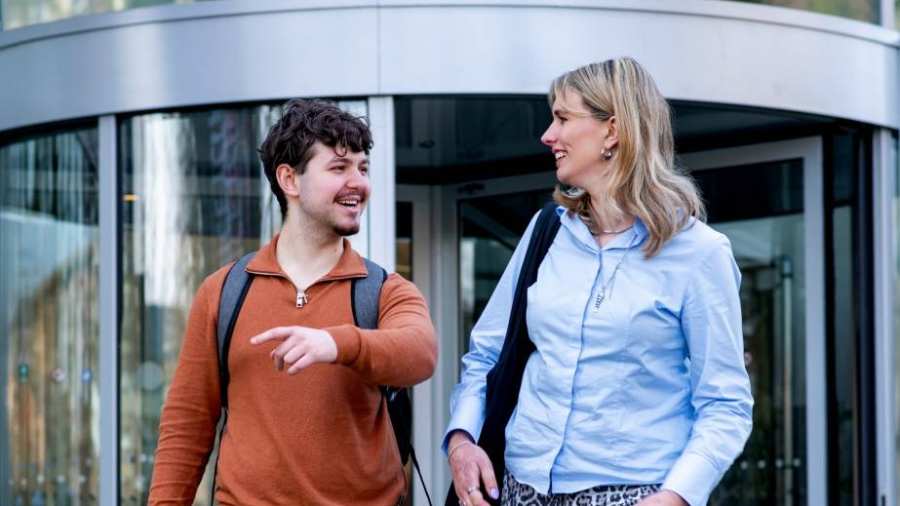 Studenten hbo Logistiek in 2 jaar lopen het HAN gebouw uit