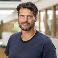 Portretfoto Jeroen van den Hoogen 2022 smart business lectoraat