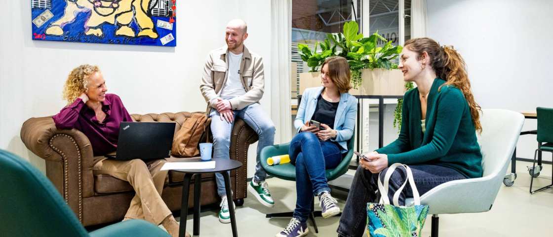 Studenten van de master Duurzaamheidstransities in overleg