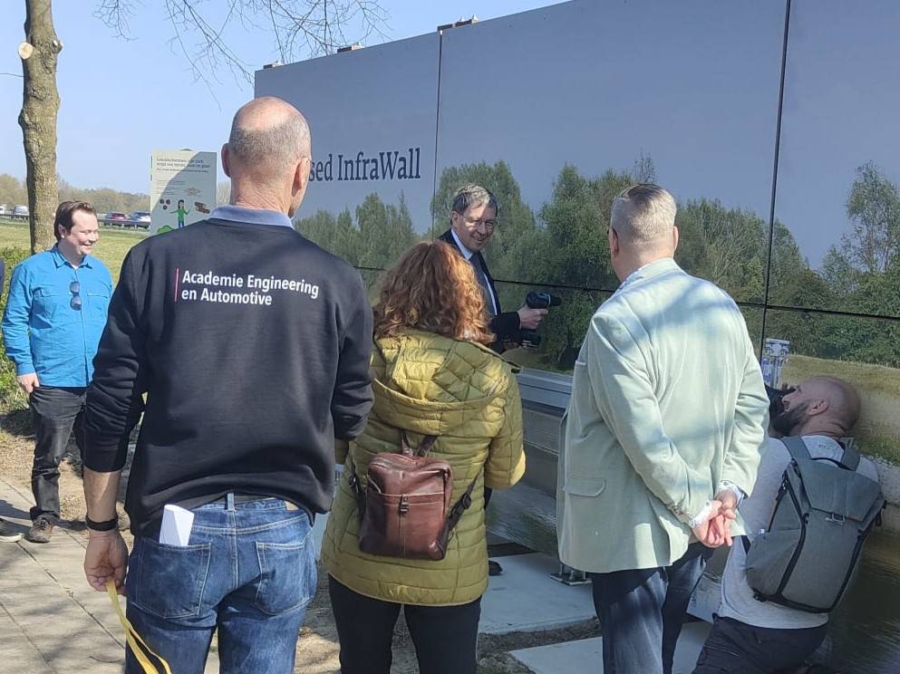 Openingshandeling: laatste schroef wordt aangedraaid