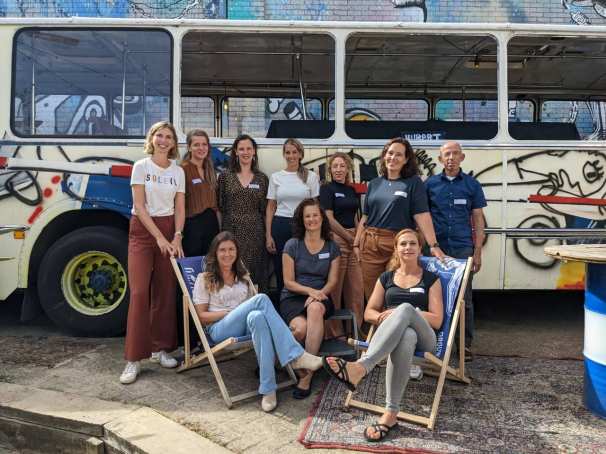 De 10 leercoaches van PZW voor een Herman Brood bus