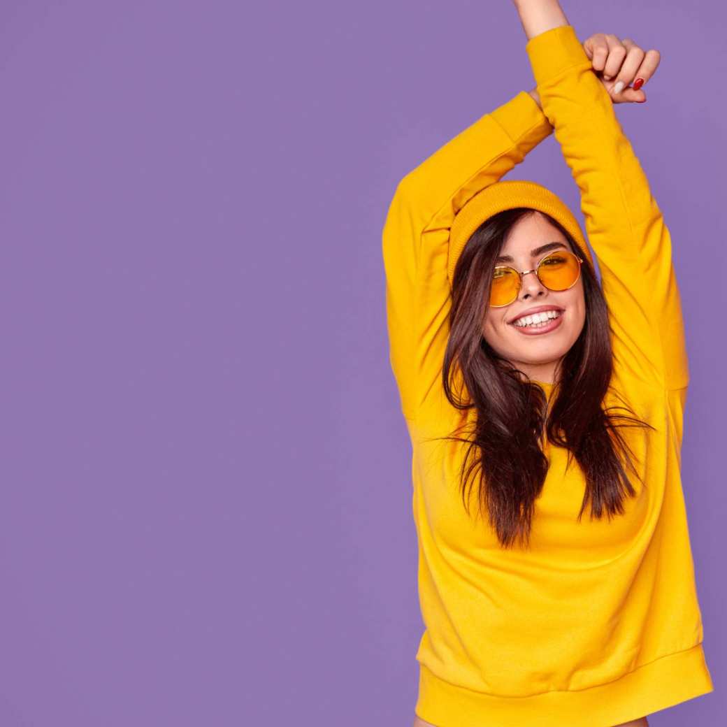 HAN Open Dag voltijd 2021 2022 header meisje met zonnebril gele trui paarse achtergrond