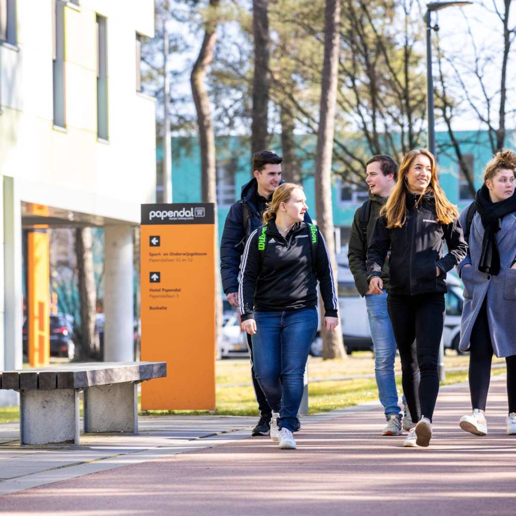 Sportkunde studenten lopen buiten2  2022 Papendal