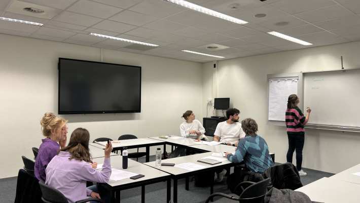 Foto bij nieuws over de Hackaton met studenten van de minor Samen Sterker