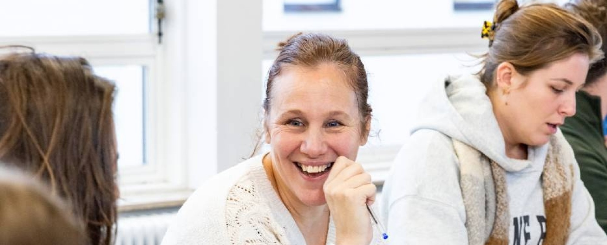 AMM LLO met studente Telma in gesprek in medestudenten