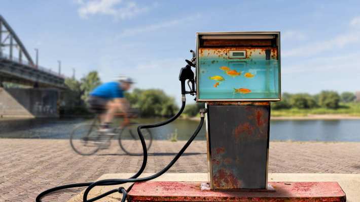 Changemakercampagne, let's change the way we move, benzinepomp, fietsen, Arnhem,