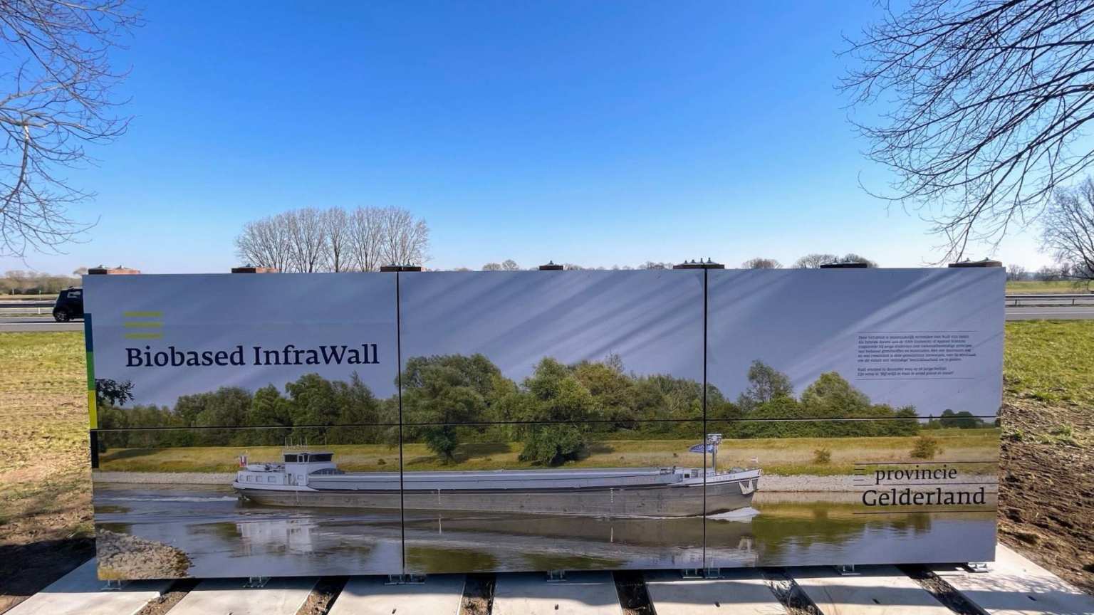 3 april 2025 werd de eerste versie van de InfraWall geopend langs de A348. Gedeputeerde Ruitenberg van de Provincie Gelderland en Mark Hofman van de Verschilmakerij en Sjoerd Timmermans van de Academie Engineering en Automotive openden hem samen. Studenten ging na afloop ook nog in gesprek met de Gedeputeerde.