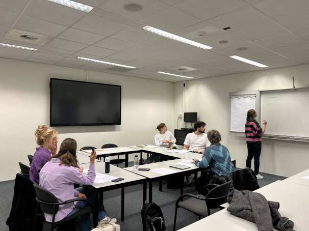 Foto bij nieuws over de Hackaton met studenten van de minor Samen Sterker