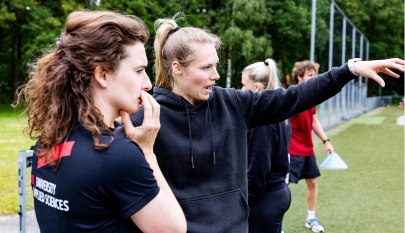 studenten alo deeltijd op sportveld Papendal